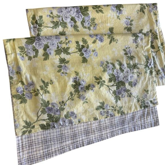 Laura Ashley Cassidy X2 Standard Pillow Shams 20 X 26 Farmhouse Cottage GUC - Picture 1 of 11